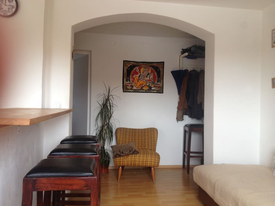 Kitchen area/ Küche mit Blick in den Flur
