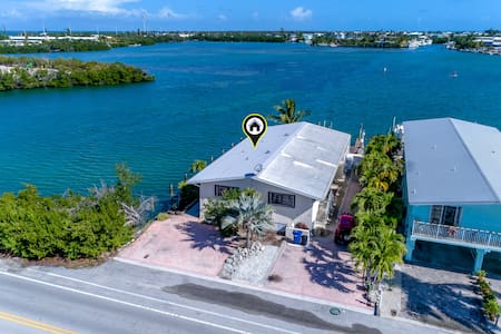 Private Corner Lot, Wide Water Views, 30' Dock