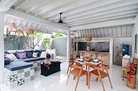 New! Walk to Seminyak beach, cafes, all else