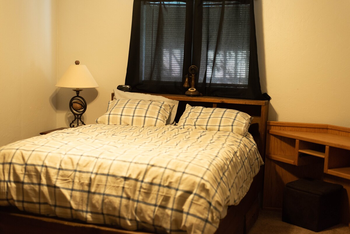 Bedroom, shares jack n Jill bathroom