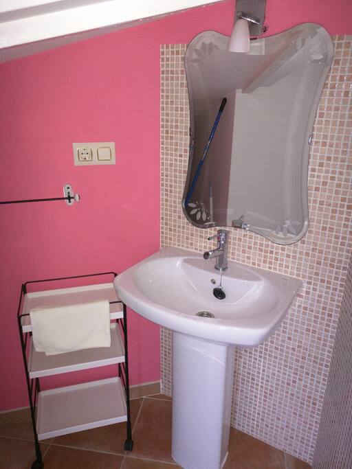 lavabo en el dormitorio