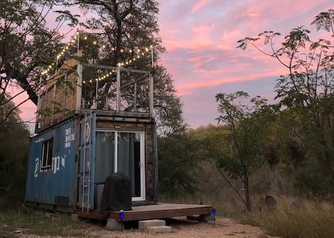 Popular Airbnb listing: Blue Beetle Marble Falls *2 mi from Hidden Falls* in Marble Falls