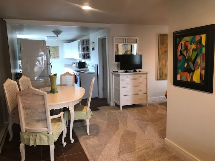 Charming gallery loft in downtown Three Oaks, MI Lofts for Rent in