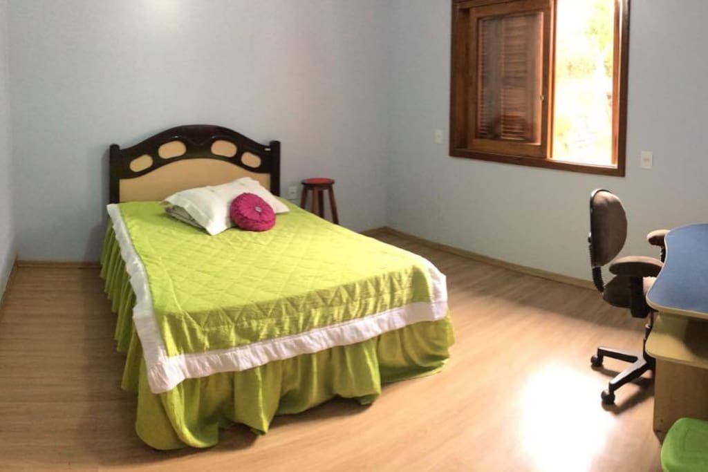 quarto com cama de casal