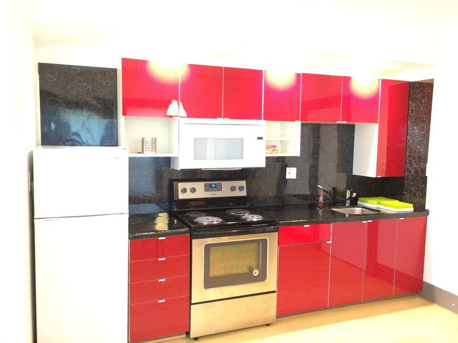 Full kitchen, modern decor.