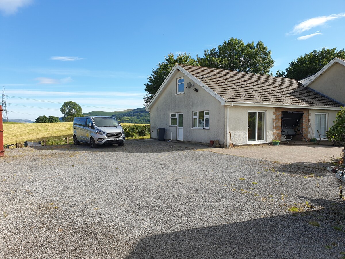 Glynmil Bunkhouse 2 Bungalows for Rent in Merthyr Tydfil County