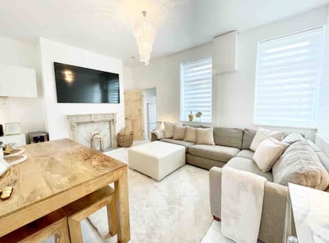 Coastal, Stylish 3 Bedroom Property, Sea Views