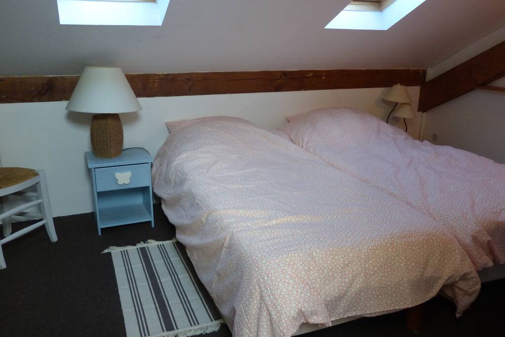 Chambre lumineuse et calme