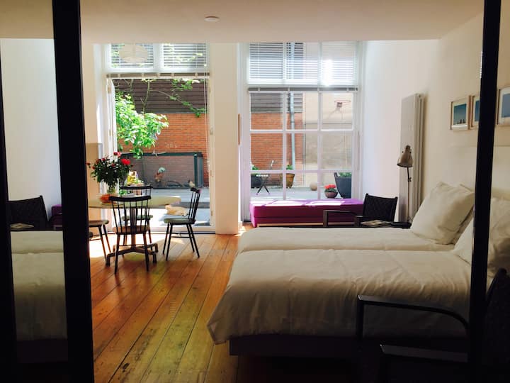 Luxe room, private garden, Amsterdam city center Apartments for Rent