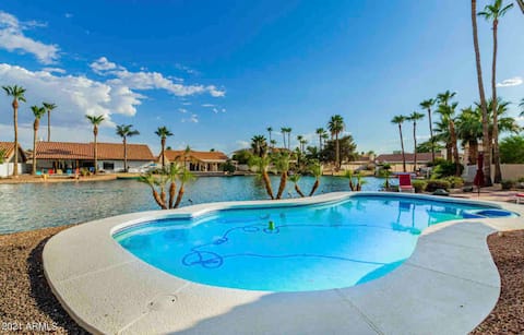 Popular Airbnb listing: Private pool on a lake! Spring training nearby! in Avondale