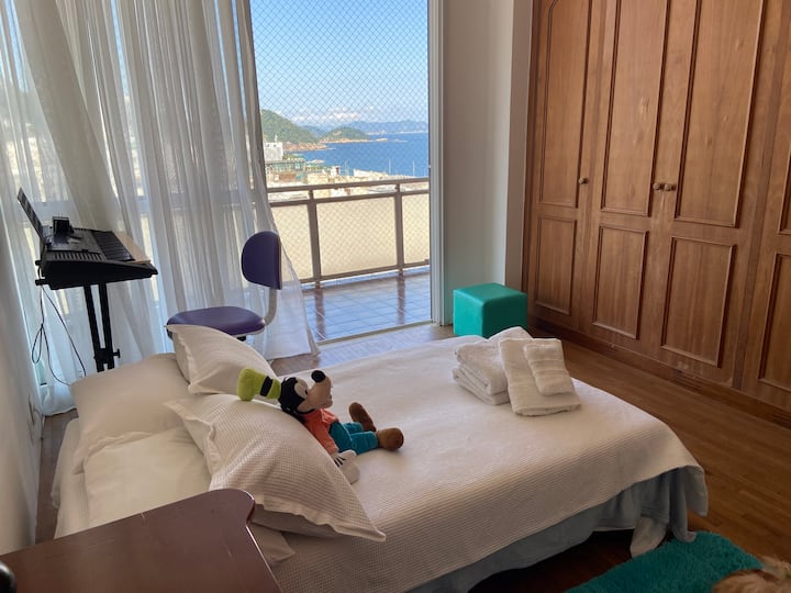 中间客房，可欣赏海景