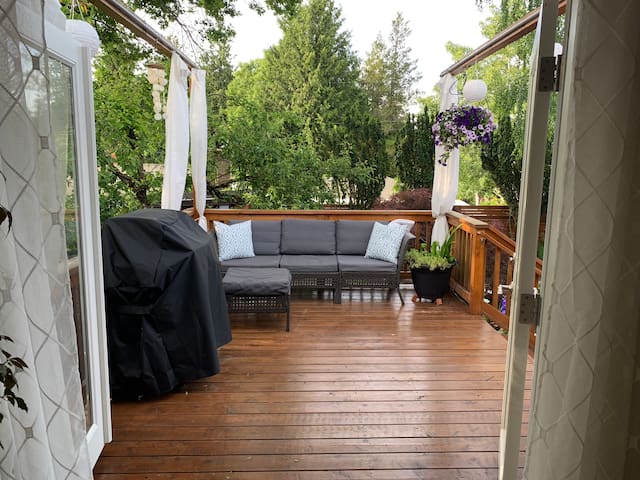 Mt. Tabor Garden Retreat with hot tub & sauna gallery image 2