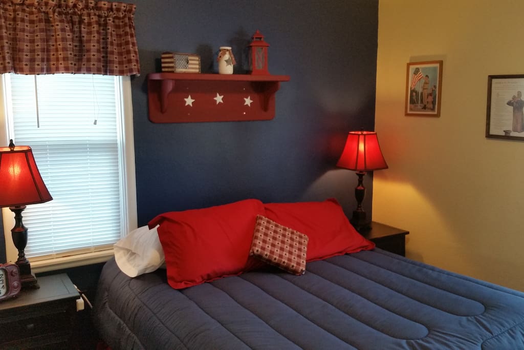 Master Bedroom, Queen Bed