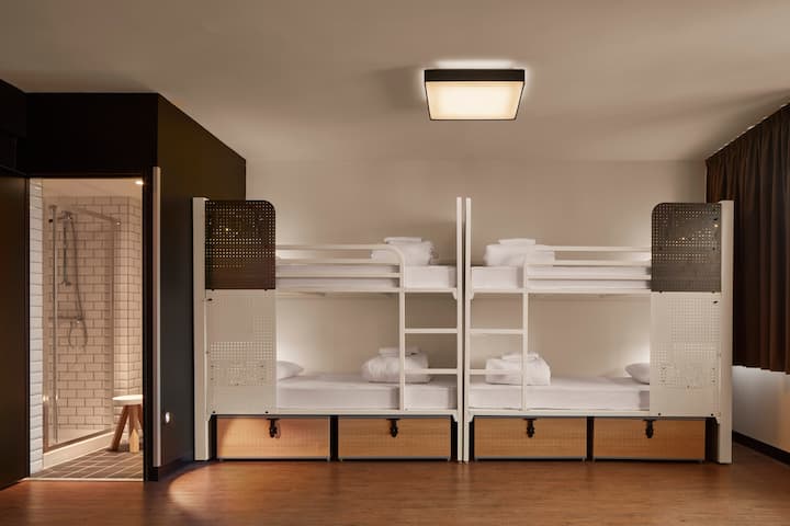 Bunk Beds in dorm for 8 persons in Paris 10 district