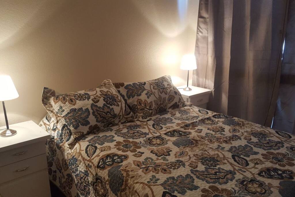 Dormitorio cama matrimonial. Sommier.