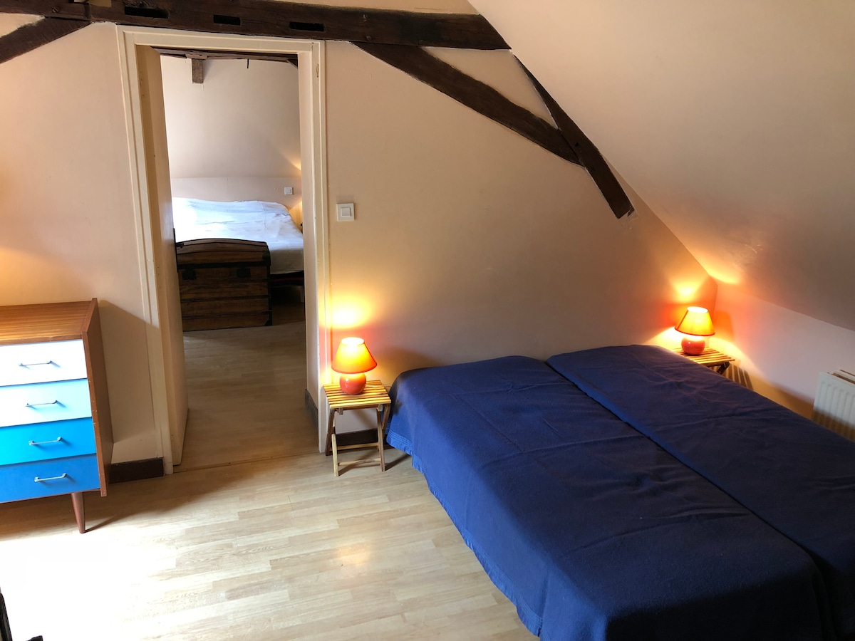 卧室配备1张双人床160 x 190厘米，可转换为2张单人床80 x 190厘米， 1张单人床90 x 200厘米