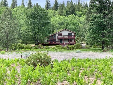 Shasta View /35 Acres / Hot tub / Sauna / Starlink