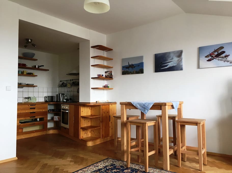 Kitchen corner with dinig space