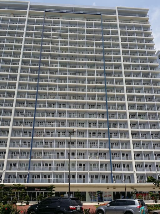 Cubicles is on the 21st floor of this building 3