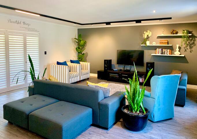 Luxurious stay near Blouberg beach – solar powered gallery image 5