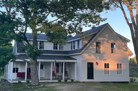 3 bdrm Farmhouse on the Blue Hill Peninsula