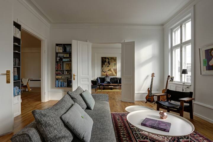 232 m2 peaceful top floor luxury with balcony gallery image 5