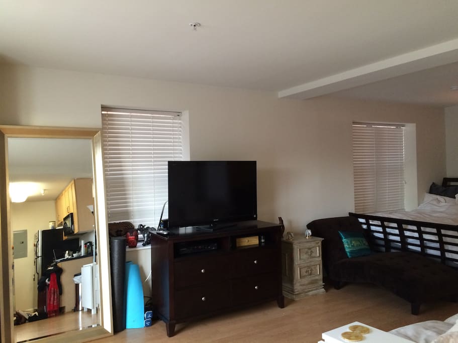 Large flatscreen tv, chaise loung and yoga mat/free weights