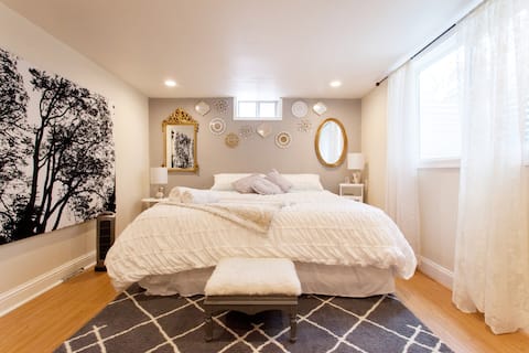 ✧ Chic Suite in Central PDX w/ Comfy King Bed ✧