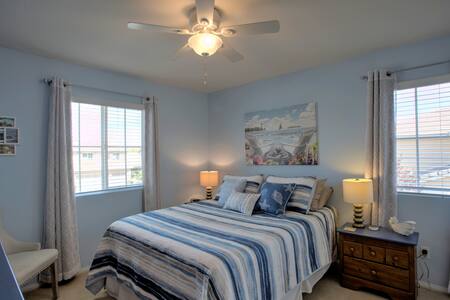 The Cool Blue Retreat near Wine Country