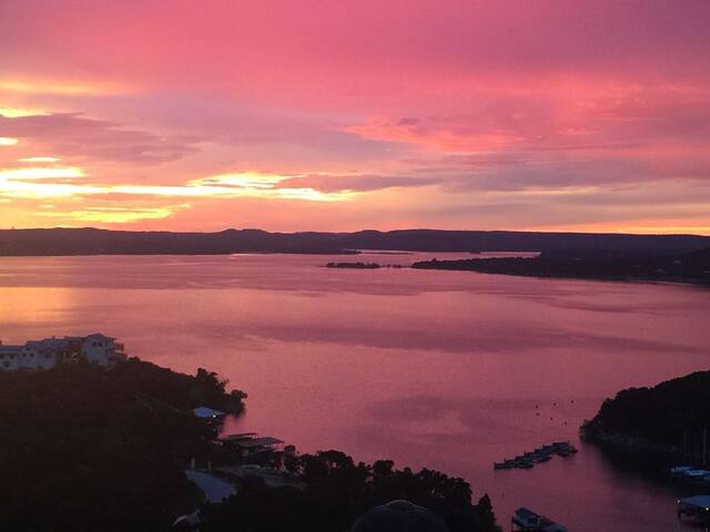 Villa Travista – Panoramic Lake Travis Views gallery image 3