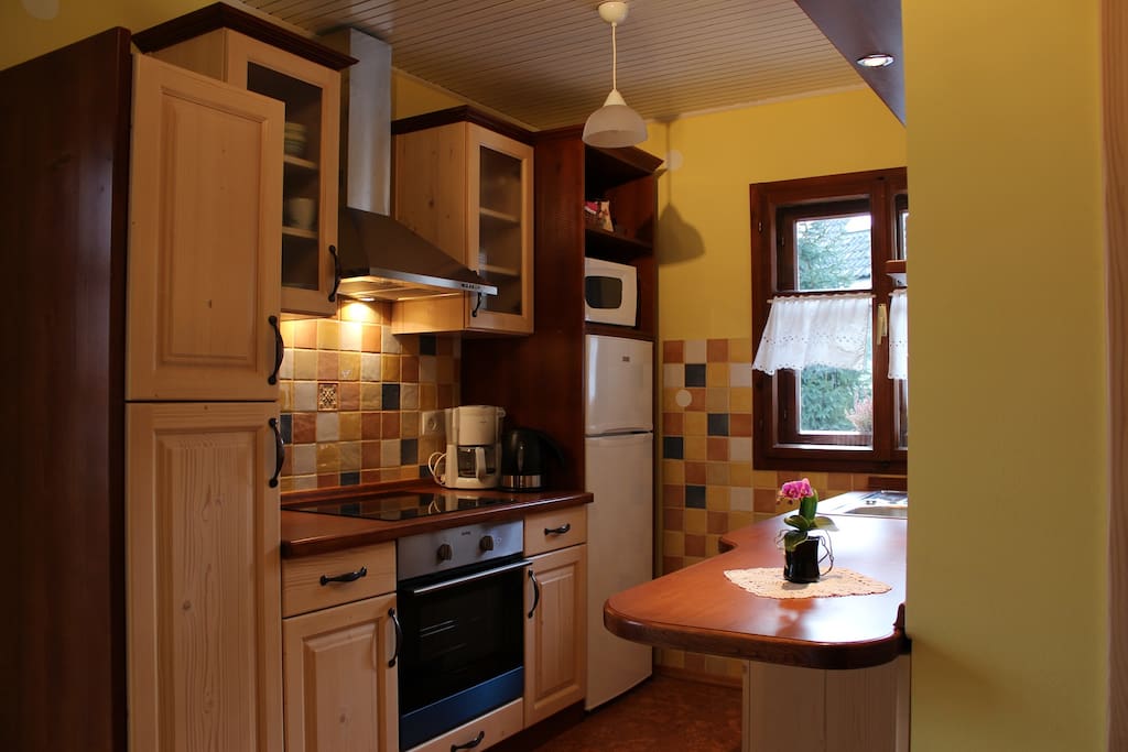 well equpped kitchen with dishwasher