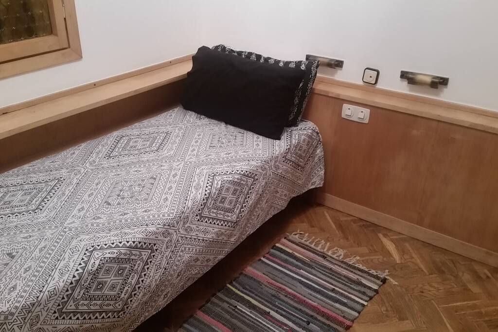 Private room with 1 or 2 single beds.