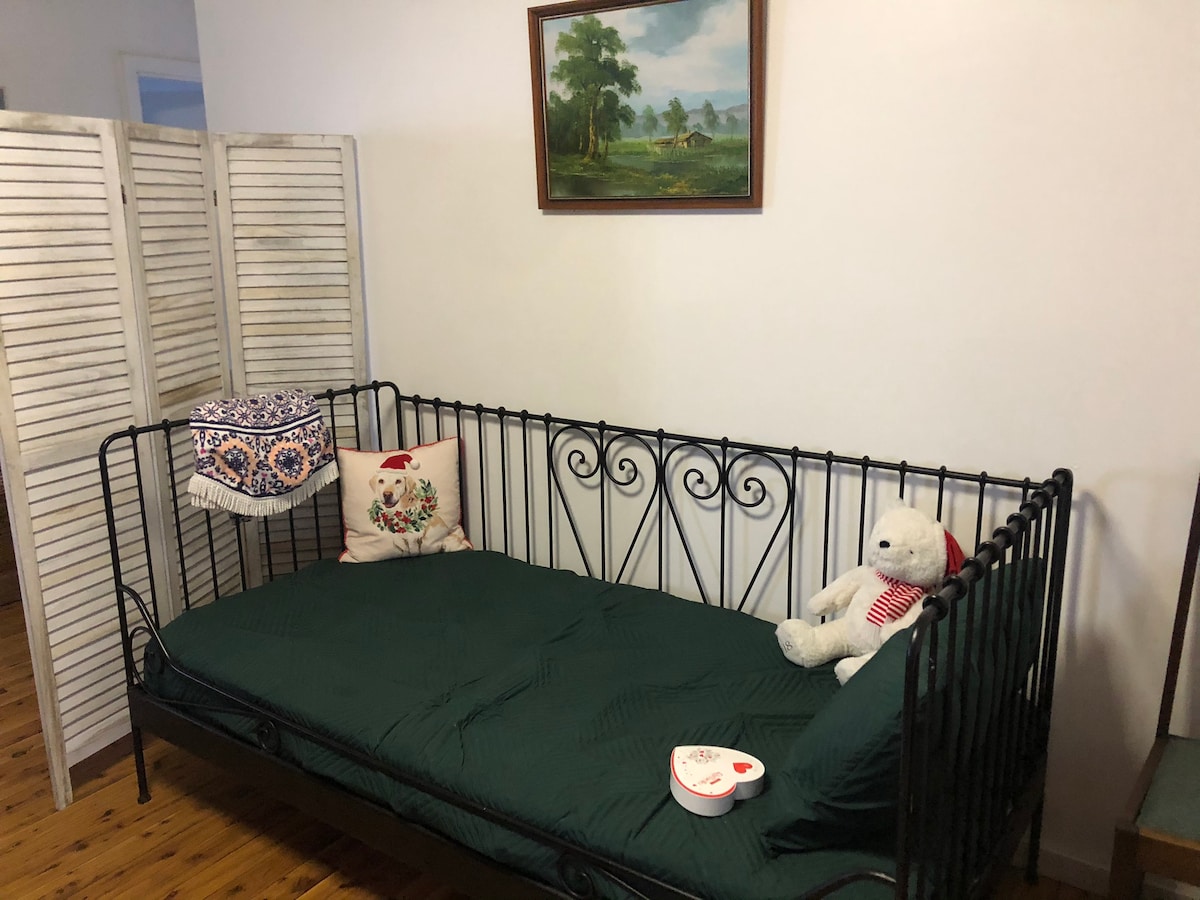 Lit supplémentaire dans le coin salon 