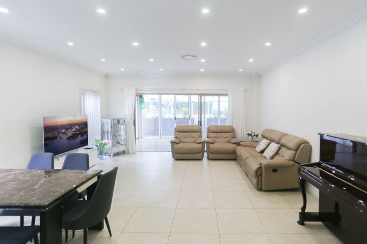 Modern & Peaceful Family home gallery image 2