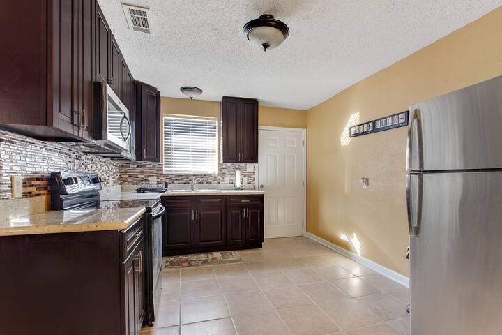 Minutes to French Quarters!!! gallery image 5