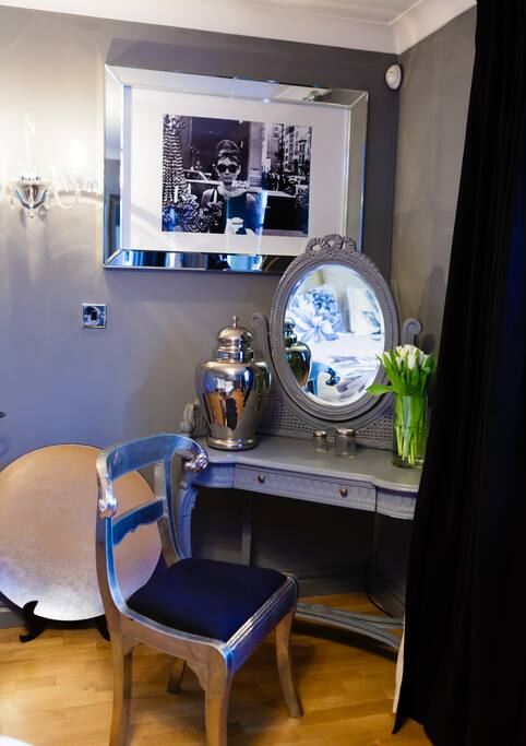 Dressing table - nice detail