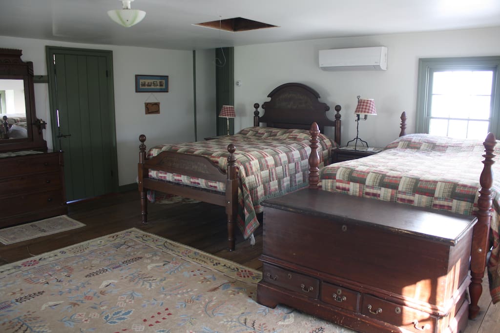 2 Double Beds