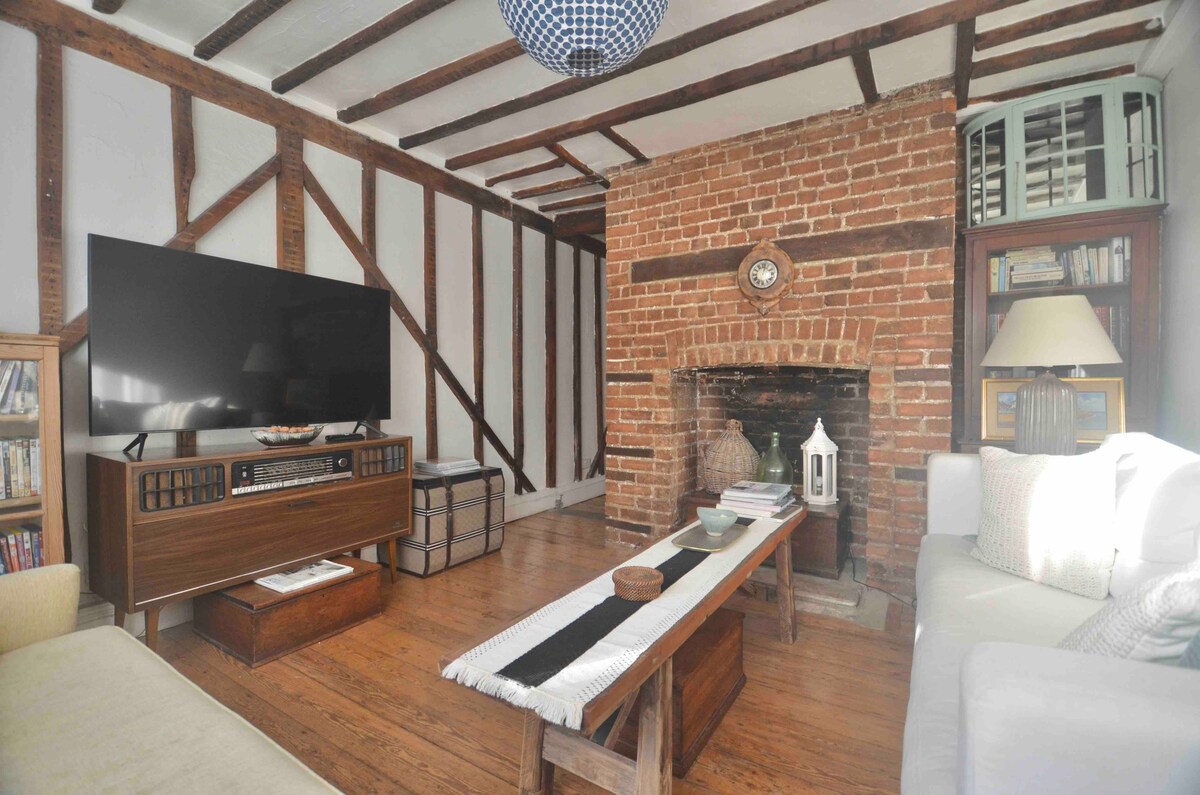 Popular Airbnb listing: Charming 3 Bed Georgian Home (Sleeps 5) in Deal