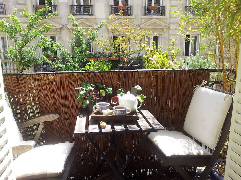 Boire une tasse de thé au soleil...