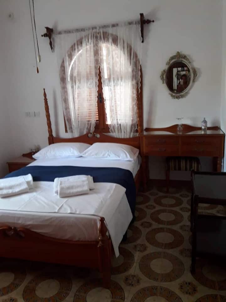 Спалня2 с двойно легло.