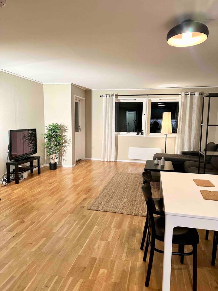 Central 3-bedroom Apt. Indoor Park, Car Charger - Moss