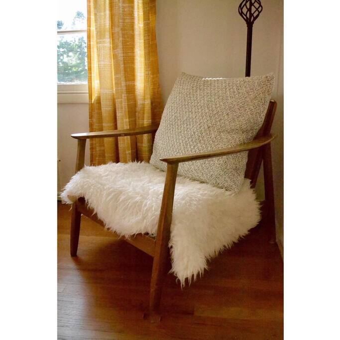 Reading chair