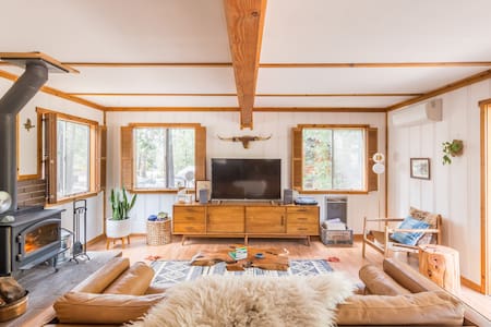 Los Coyotes - Base Camp in the Woods - Fenced Yard