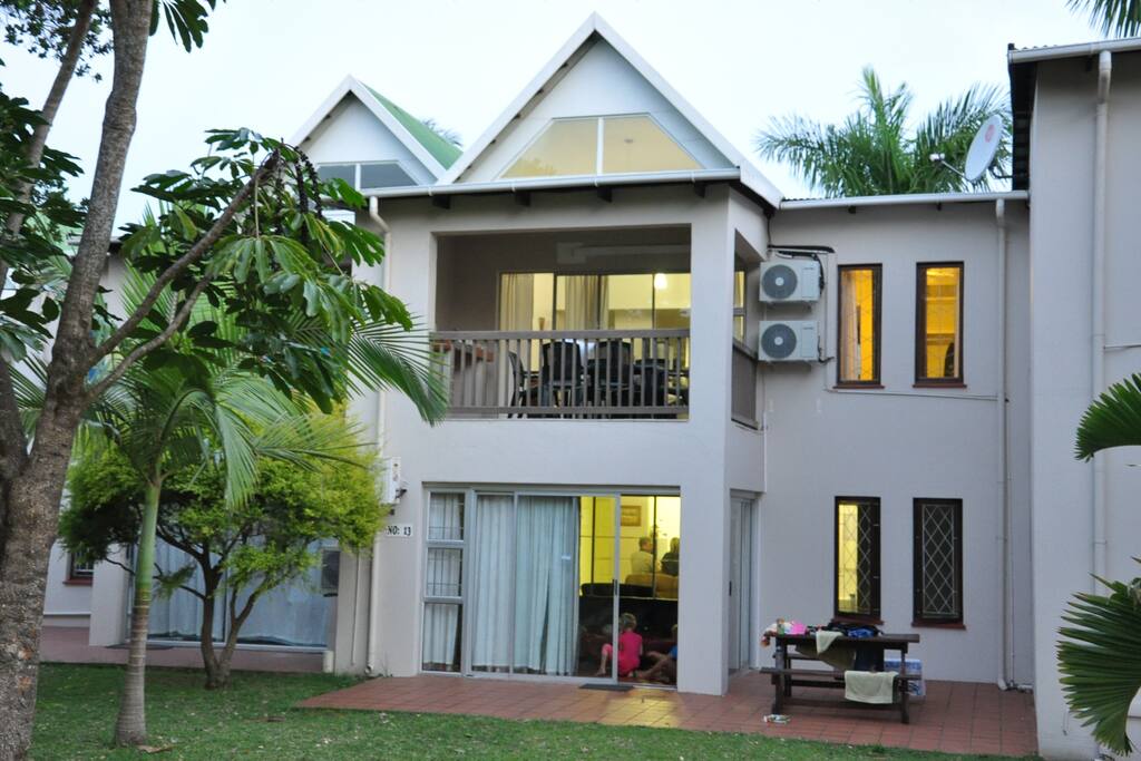 Exterior balcony facing the garden