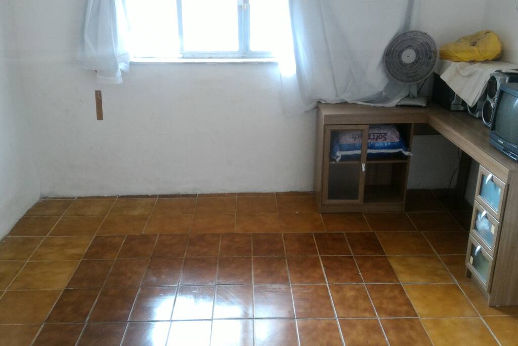 Este Local estará equipado com 2 Beliches e uma Bicama