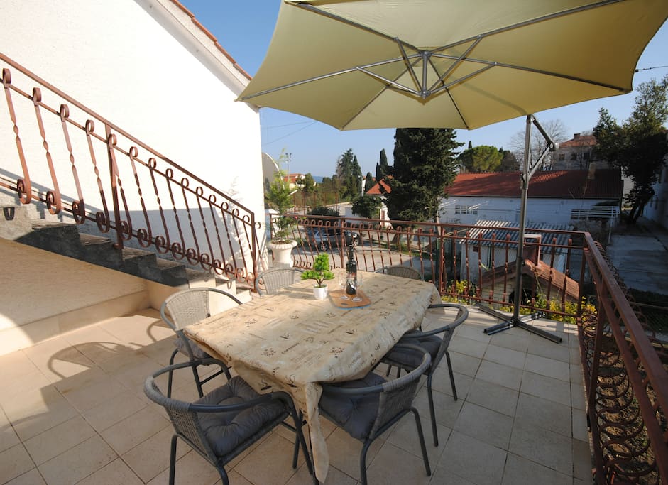 Family apartment Kastela: Private Terrace