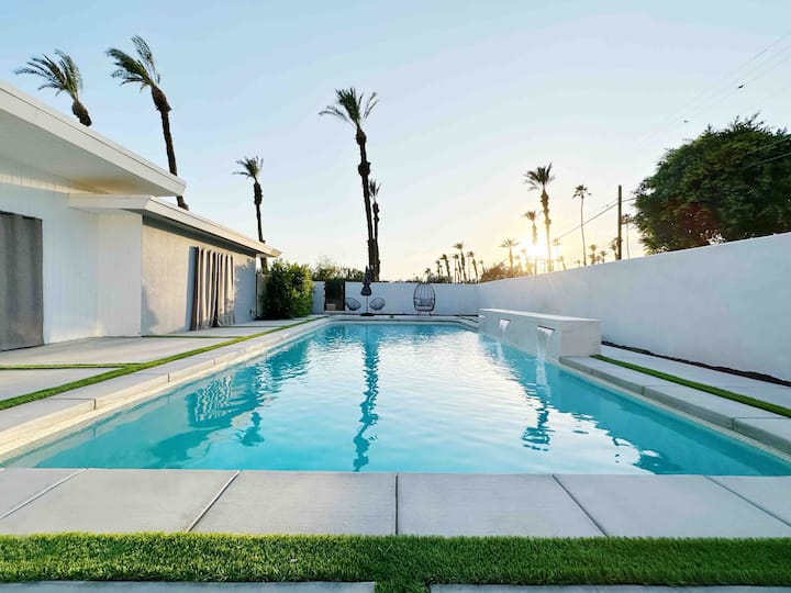 The Villa Palms | Modern Luxury Getaway with Pool