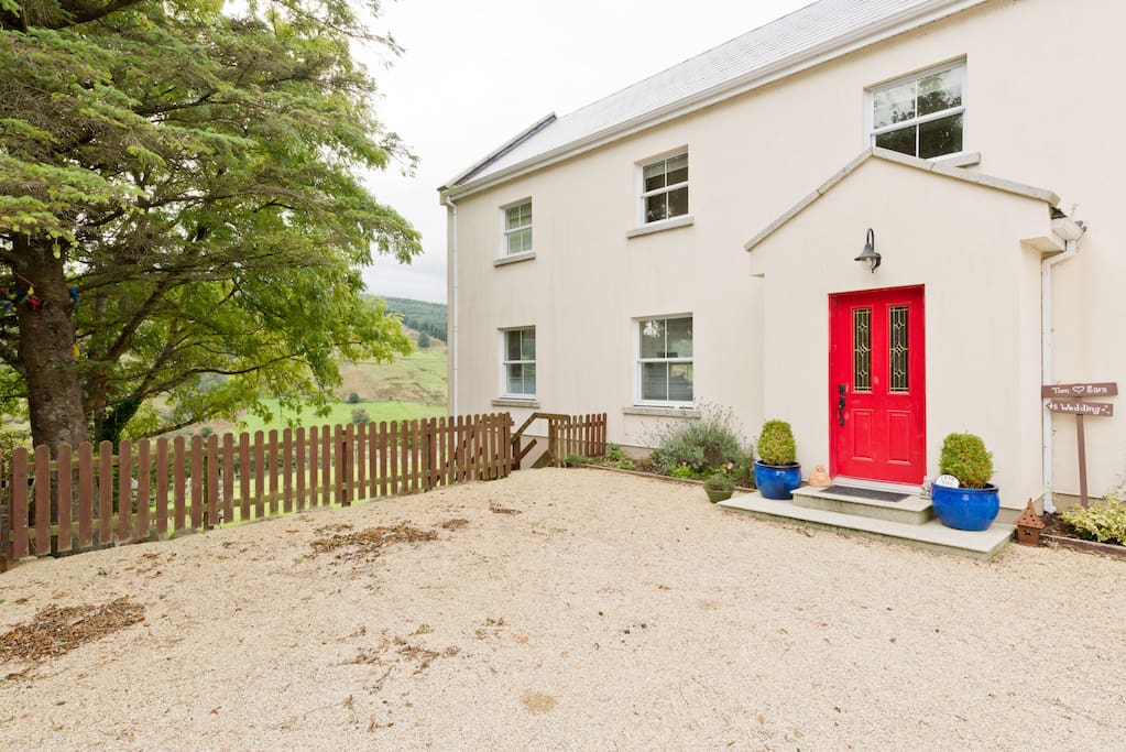 Beaufort House Wicklow Way Accommodation close to Johnnie Fox's Pub