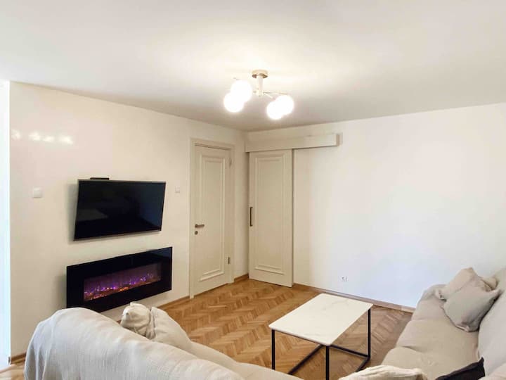 Chic 3 Bedroom Apartment In The City Center - Budva