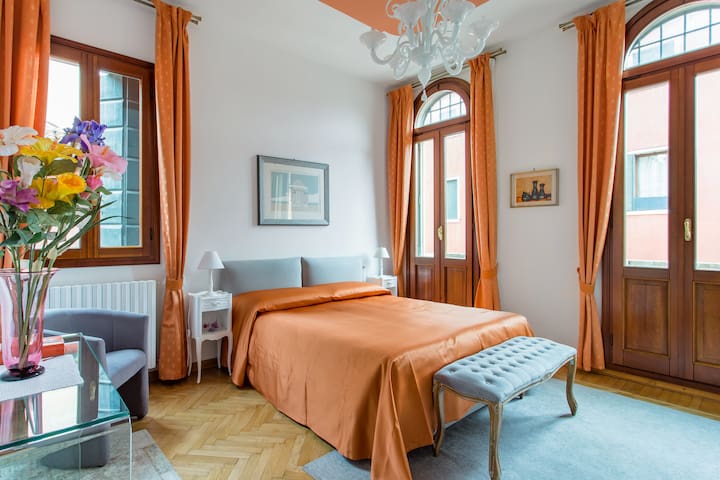 Procuratie Due, Elegant and Bright Apartment in Cannaregio